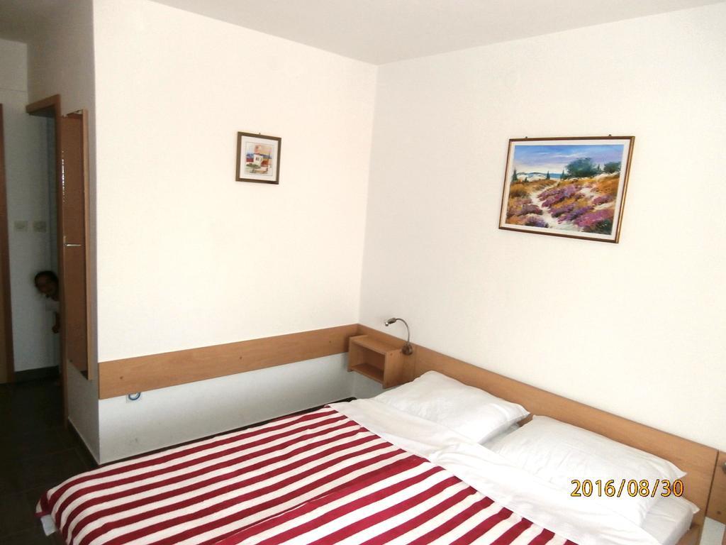 Apartments Meni Drage Εξωτερικό φωτογραφία